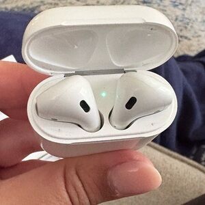 Apple AirPods (2020)